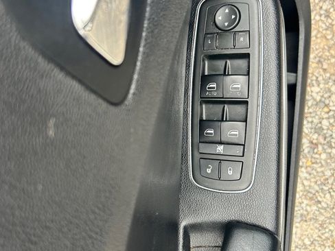 Used 2013 Dodge Charger SE image 6