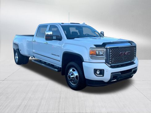 Used 2015 GMC Sierra 3500 Denali w/ Duramax Plus Package image 3