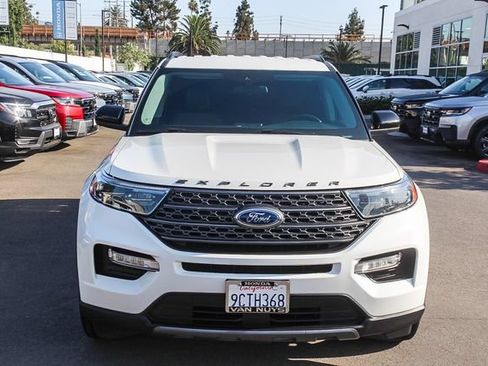 Used 2022 Ford Explorer XLT w/ Equipment Group 202A RWD image 2