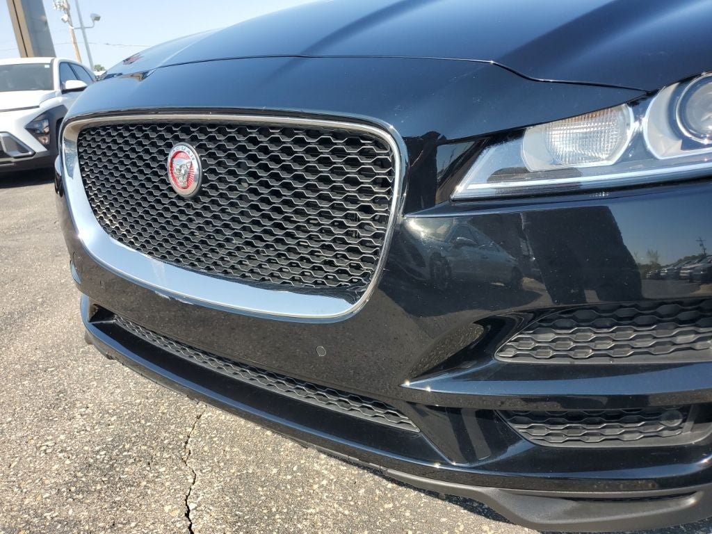 Used 2019 Jaguar F-PACE Premium AWD/4WD image 12