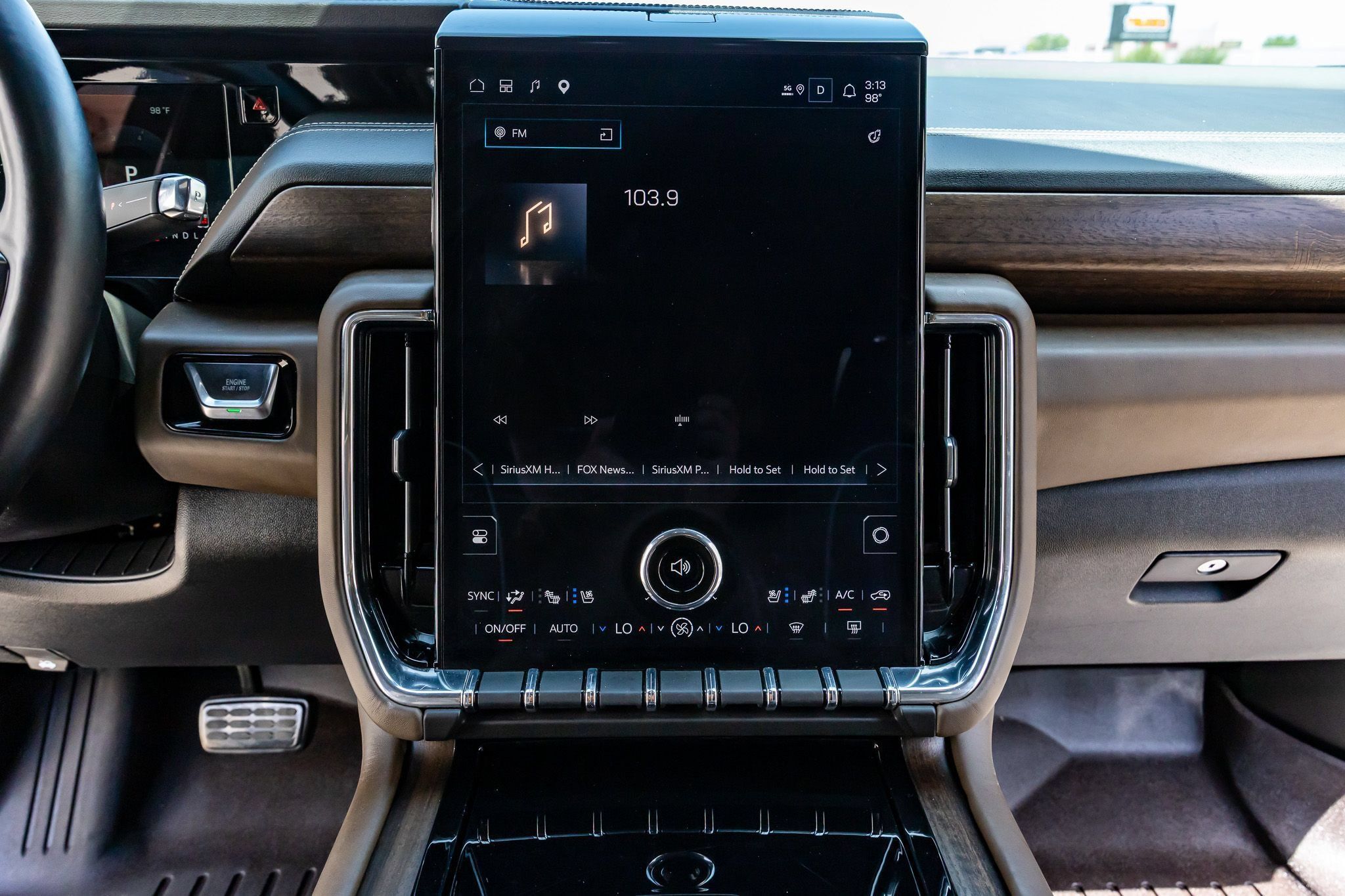 Used 2025 GMC Yukon Denali Ultimate AWD/4WD image 24