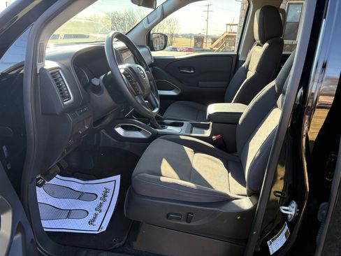Used 2024 Nissan Frontier SV image 7
