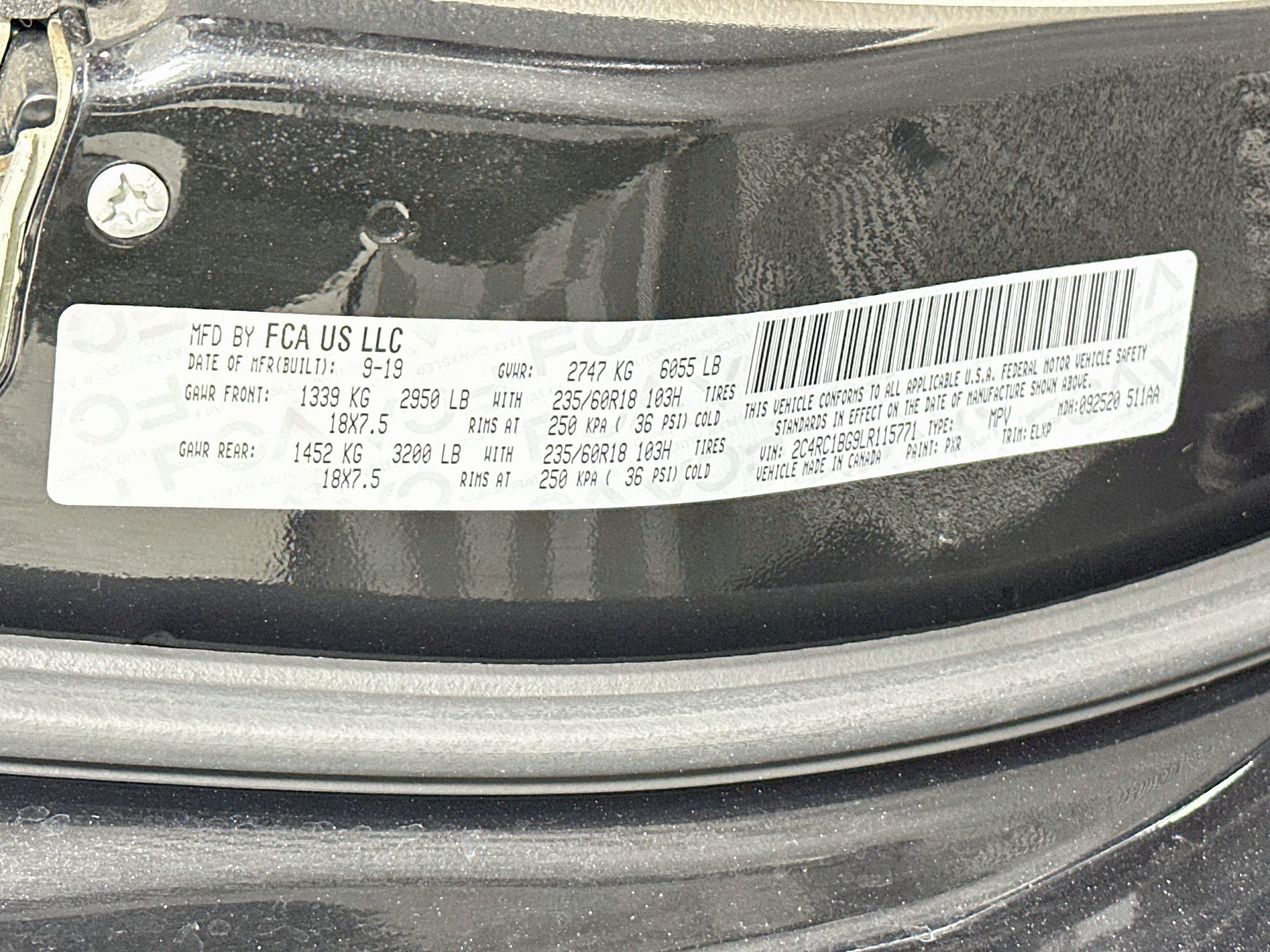 Used 2020 Chrysler Pacifica Touring-L w/ Tire & Wheel Group FWD image 12