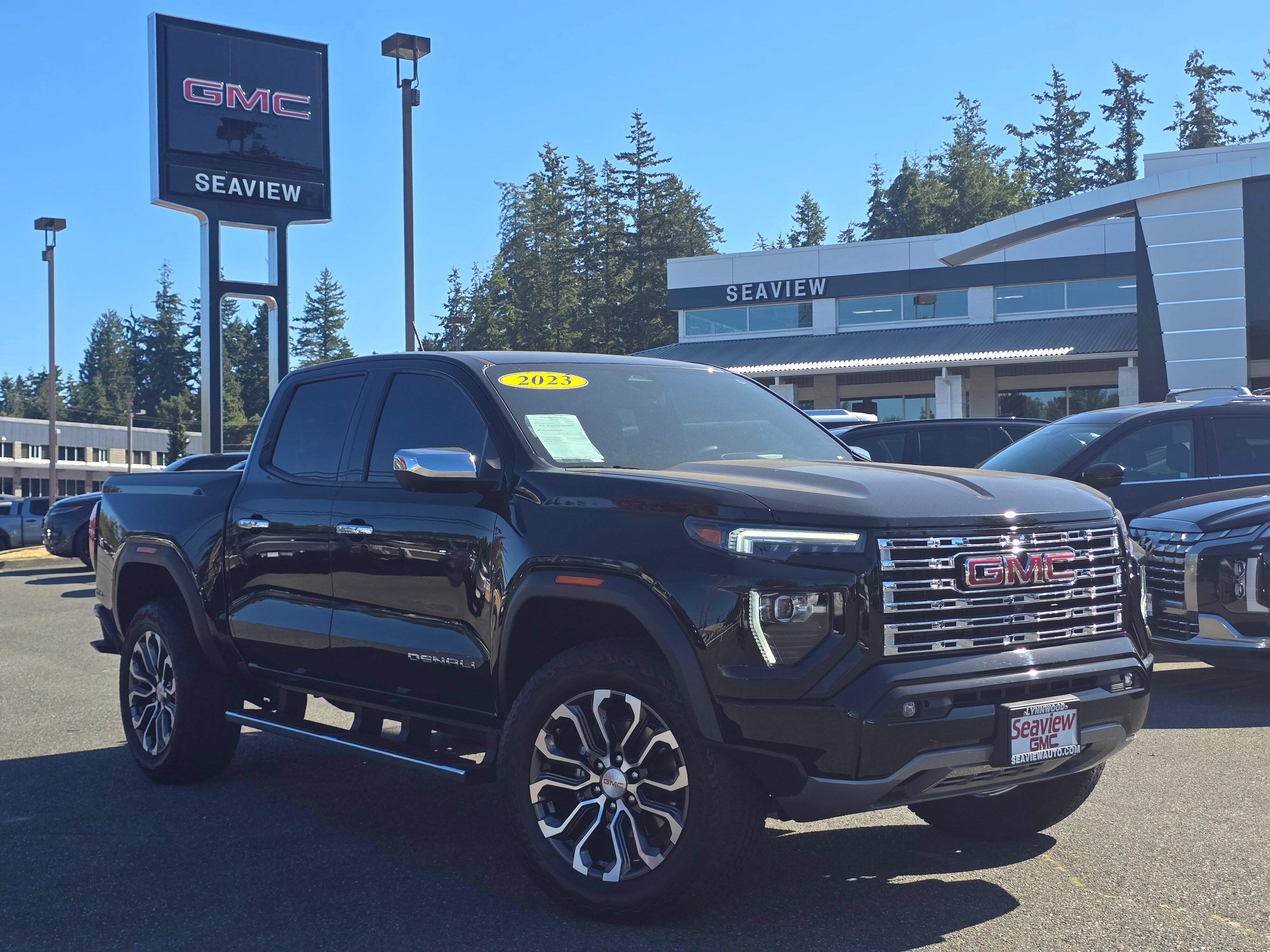 Used 2023 GMC Canyon Denali w/ Denali Black Edition AWD/4WD image 1