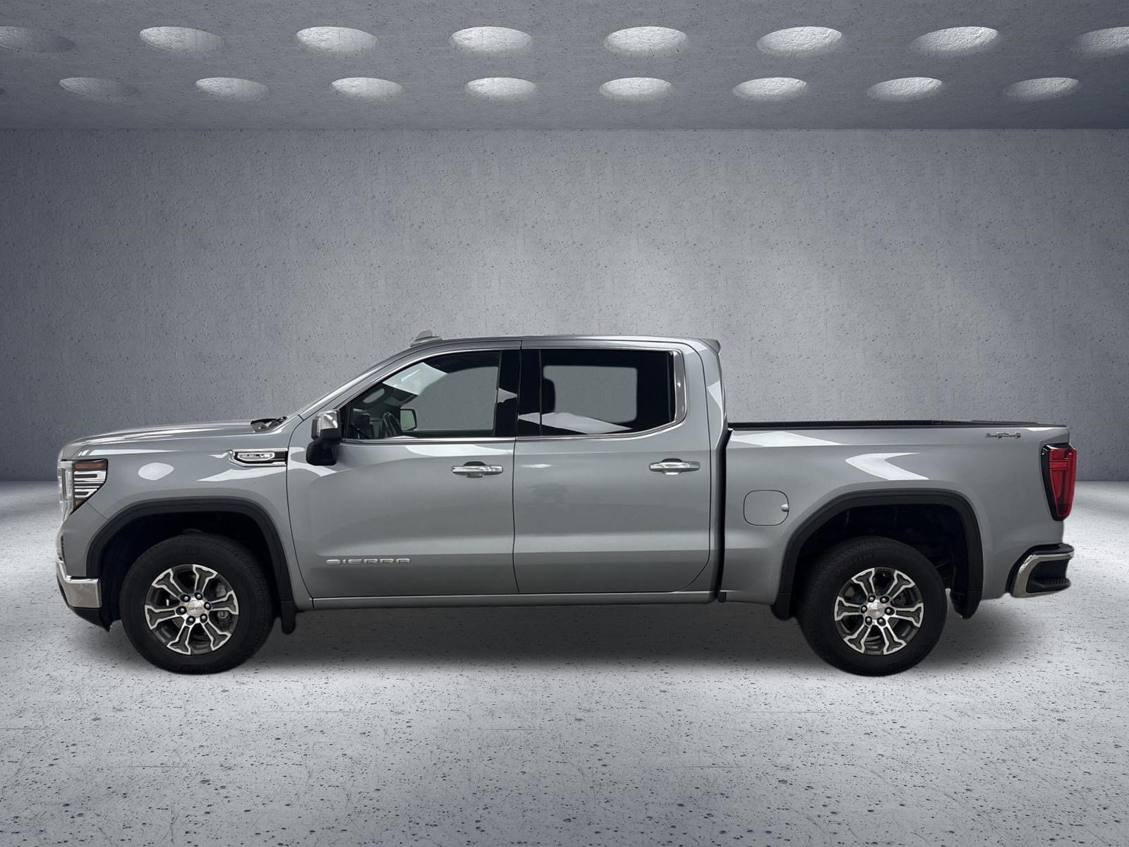 Used 2025 GMC Sierra 1500 SLT AWD/4WD image 2