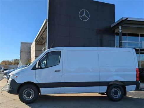 Used 2025 Mercedes-Benz Sprinter 2500 image 5