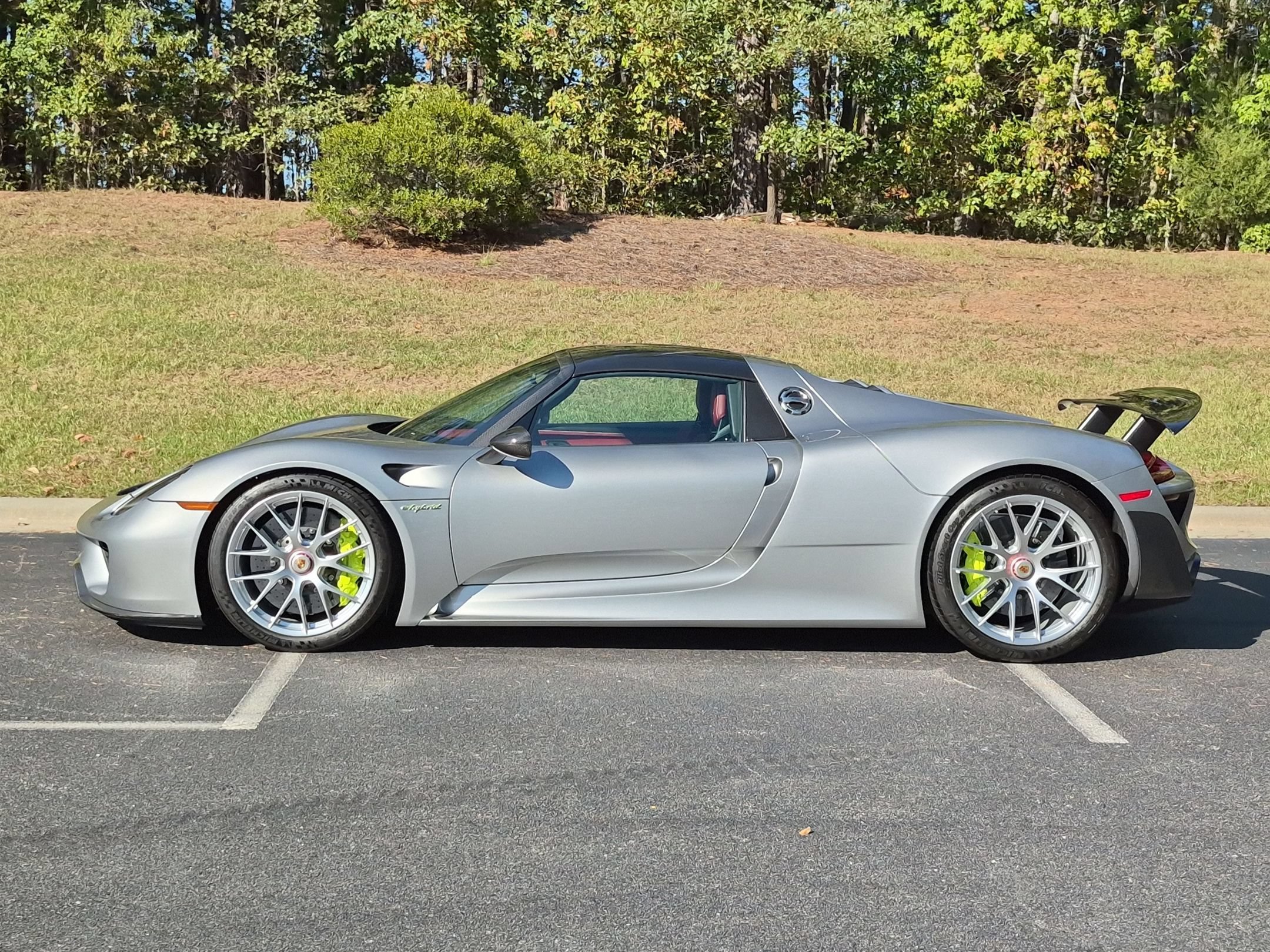 Used 2015 Porsche 918 Spyder AWD/4WD image 2