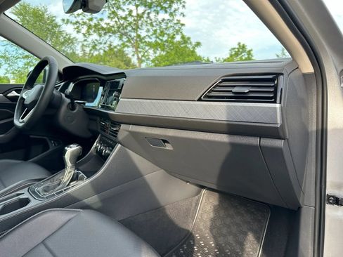 Used 2022 Volkswagen Jetta SE FWD image 12