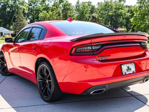 Used 2018 Dodge Charger SXT Plus w/ Blacktop Package RWD image 10