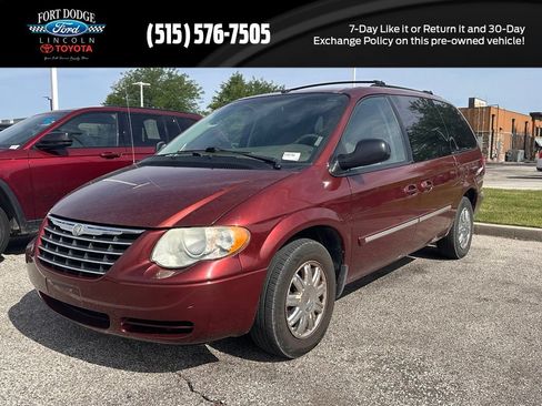 Used 2007 Chrysler Town & Country Touring FWD image 1