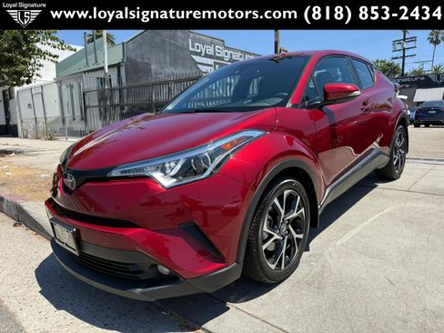 Used 2018 Toyota C-HR XLE FWD image 3