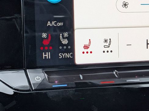 Used 2024 Volkswagen Atlas Cross Sport SE image 15