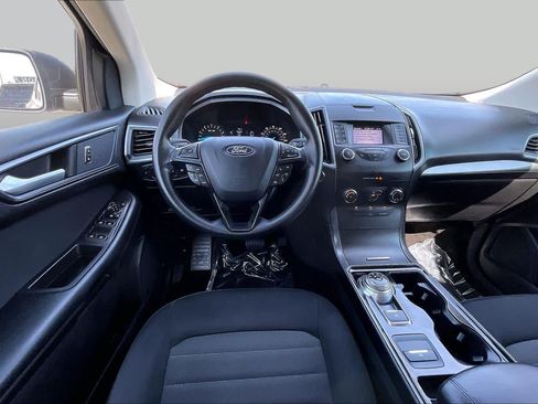 Used 2019 Ford Edge SE FWD image 6