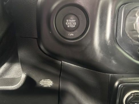 Used 2021 Jeep Wrangler Unlimited Rubicon w/ Cold Weather Group AWD/4WD image 19
