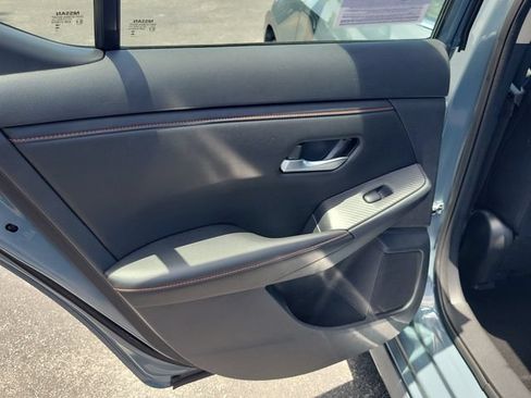 Certified 2025 Nissan Sentra SR FWD image 10