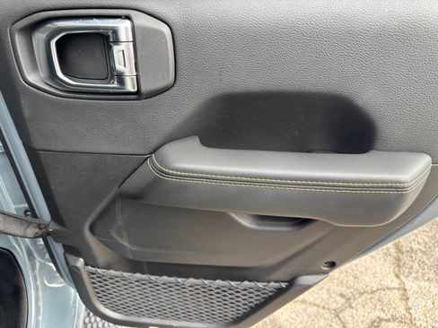 Used 2025 Jeep Wrangler Sahara image 16