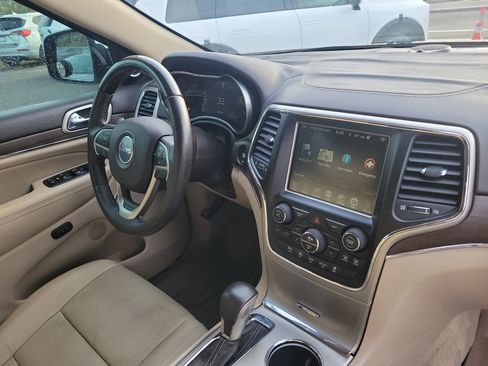 Used 2017 Jeep Grand Cherokee Overland image 8