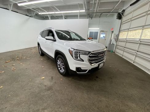 Used 2023 GMC Terrain SLT image 8