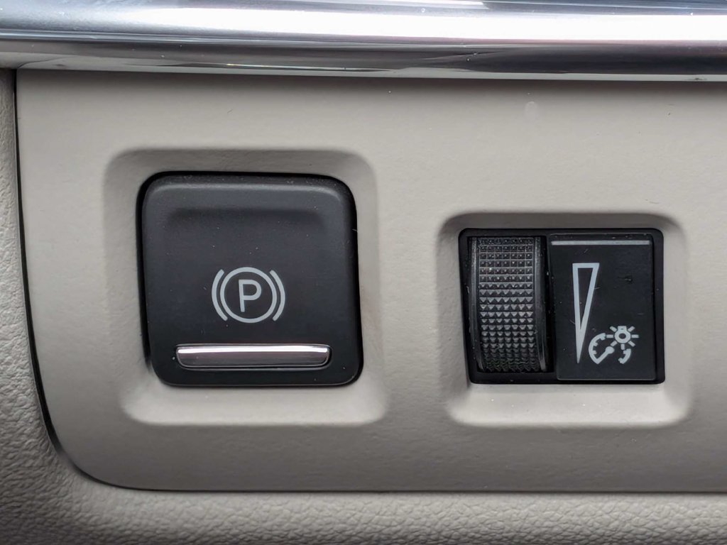 Certified 2019 Cadillac XT4 Luxury FWD image 22