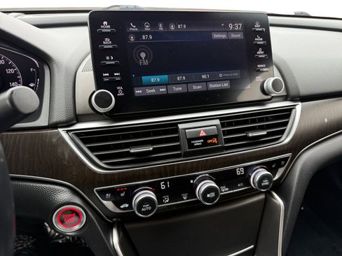 Used 2020 Honda Accord Touring image 12