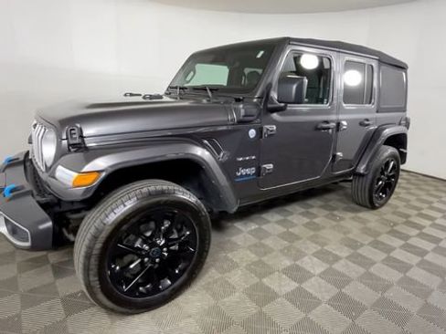 Used 2024 Jeep Wrangler Unlimited Sahara w/ Technology Group AWD/4WD image 10