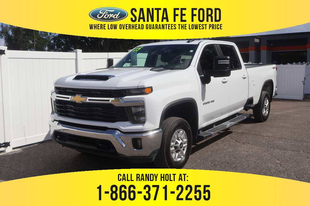 Used 2025 Chevrolet Silverado 2500 LT w/ Safety Package AWD/4WD image 1