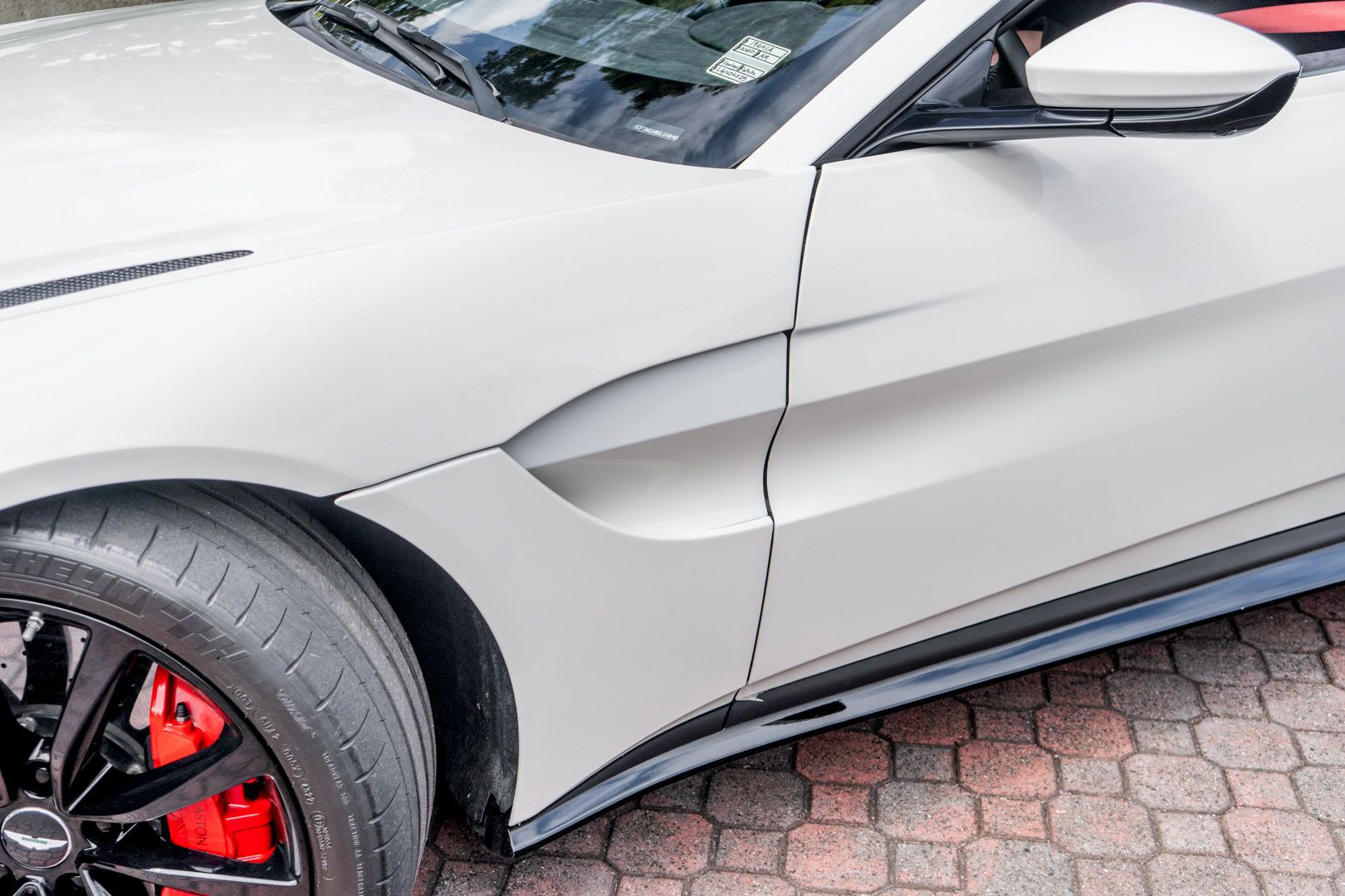 Used 2020 Aston Martin V8 Vantage Coupe RWD image 36