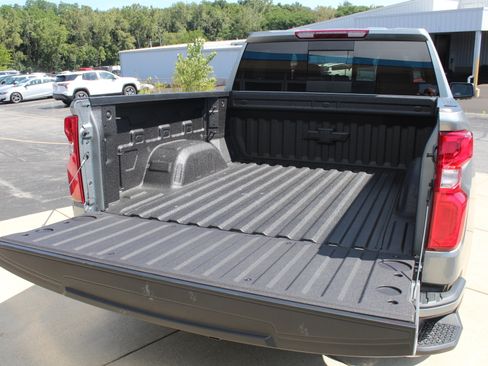 New 2026 Chevrolet Silverado 1500 RST w/ Redline Edition AWD/4WD image 21