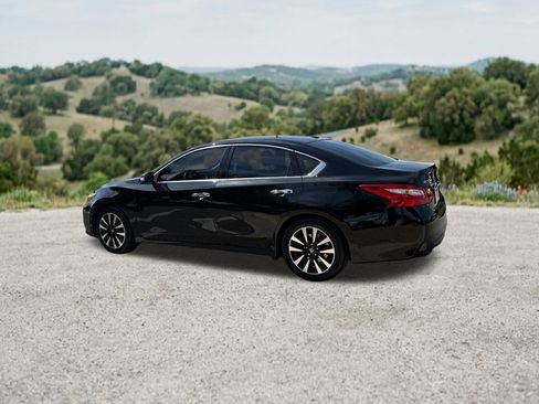 Used 2017 Nissan Altima 2.5 SV w/ Convenience Package FWD image 7