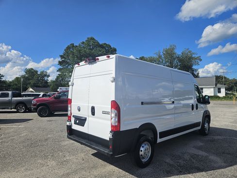 Used 2024 RAM ProMaster 2500 w/ Convenience Group FWD image 5