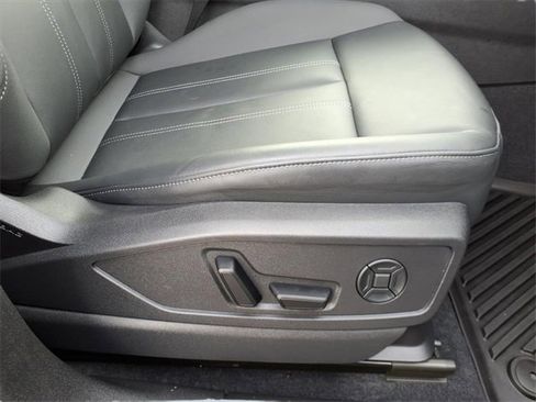 Used 2025 Audi Q5 Premium w/ Convenience Package image 10