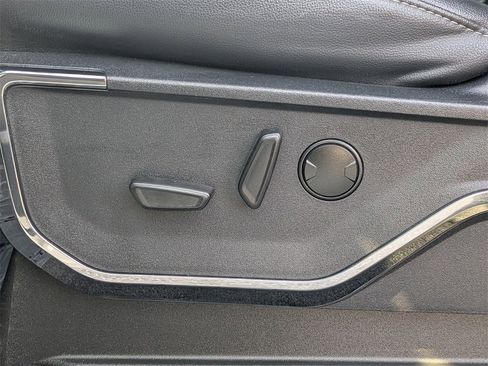 Used 2024 Ford F250 Lariat w/ Chrome Package image 21