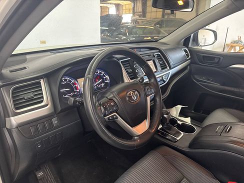 Used 2015 Toyota Highlander Plus AWD/4WD image 8