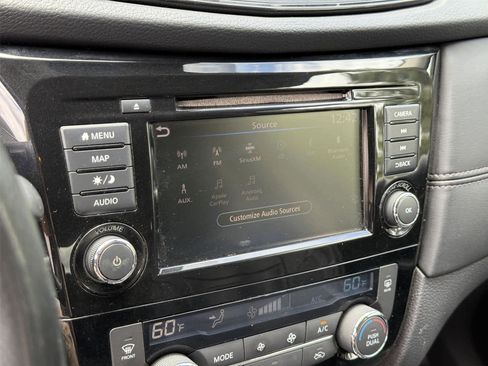 Used 2018 Nissan Rogue SL FWD image 17