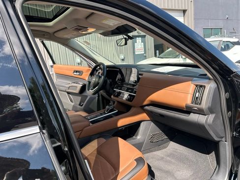 Certified 2025 Nissan Pathfinder Platinum w/ Cargo Package FWD image 34