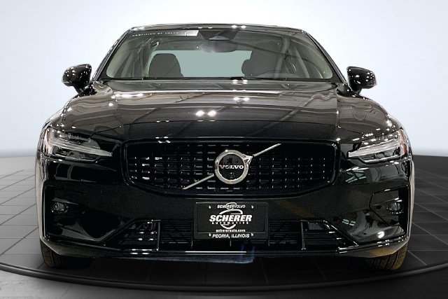 Certified 2025 Volvo S60 B5 Plus FWD image 4