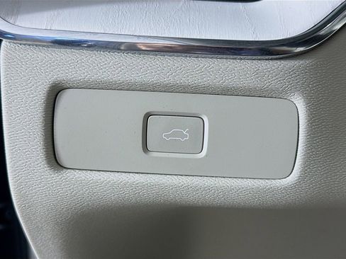 Certified 2026 Volvo XC60 B5 Ultra w/ Protection Package Premier image 10