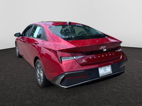 Used 2024 Hyundai Elantra SEL FWD image 3