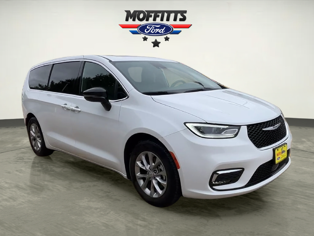 Used 2026 Chrysler Pacifica Limited FWD image 7