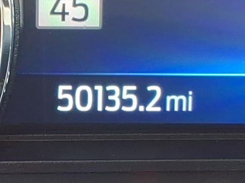 Certified 2022 Ford Explorer XLT w/ Equipment Group 202A image 27