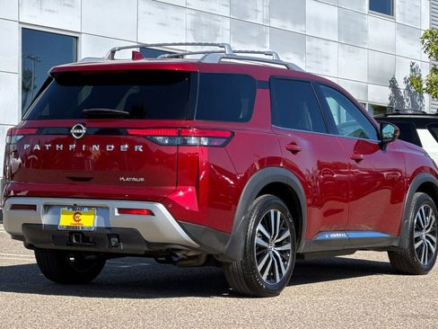Used 2025 Nissan Pathfinder Platinum w/ Cargo Package image 4
