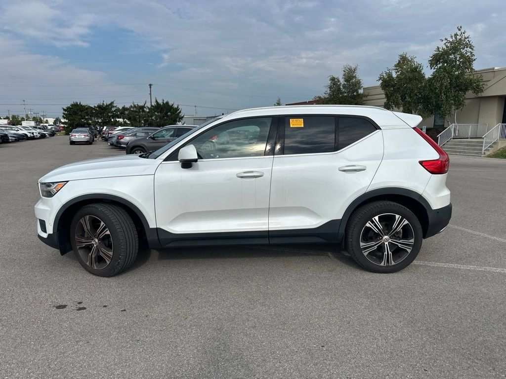 Used 2019 Volvo XC40 T4 Inscription FWD image 8