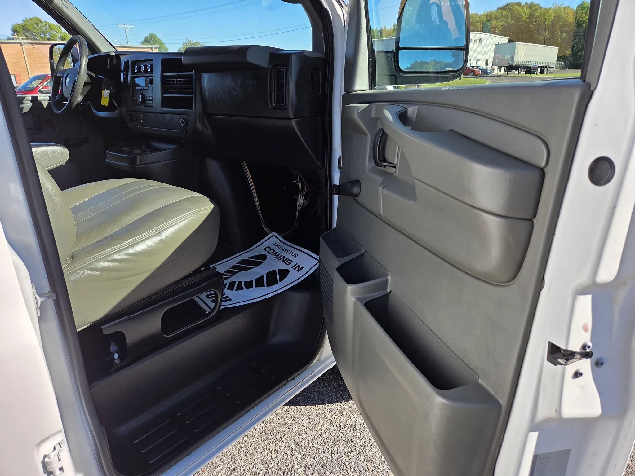Used 2011 Chevrolet Express 2500 RWD image 15