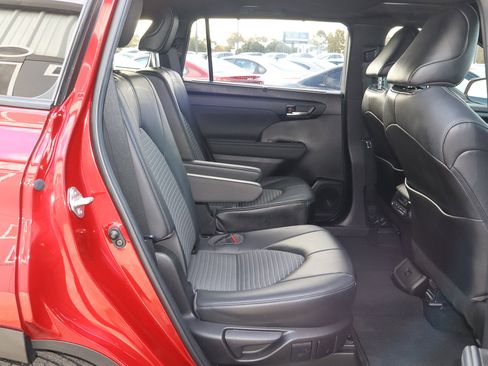 Used 2023 Toyota Highlander XSE image 29