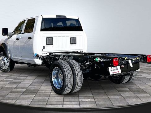 New 2026 RAM 5500 Tradesman w/ Chrome Appearance Group AWD/4WD image 3