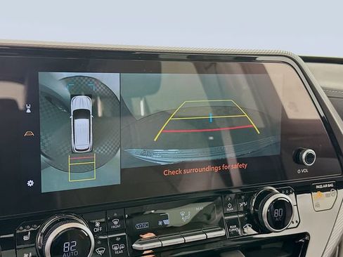 Used 2024 Toyota Highlander Platinum image 18