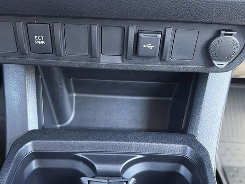 Used 2020 Toyota Tacoma SR AWD/4WD image 13