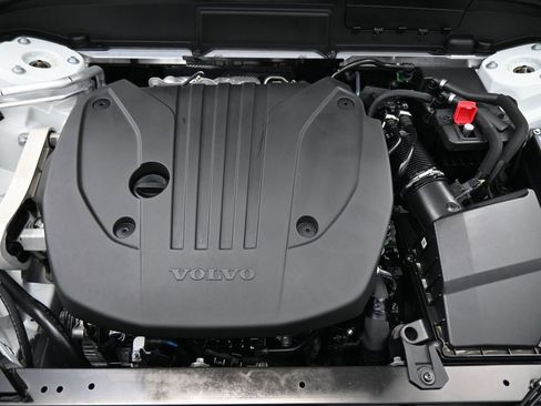 Used 2025 Volvo XC60 B5 Ultra w/ Protection Package Premier image 18