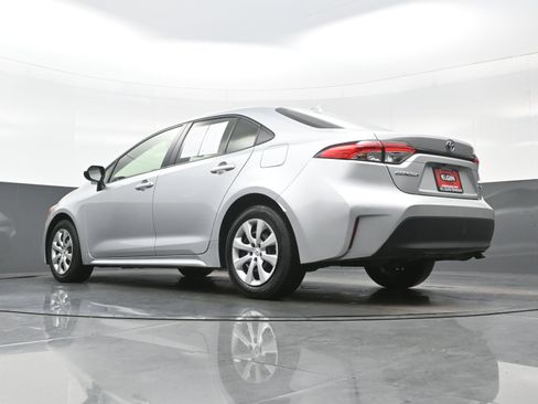 Used 2025 Toyota Corolla LE FWD image 28