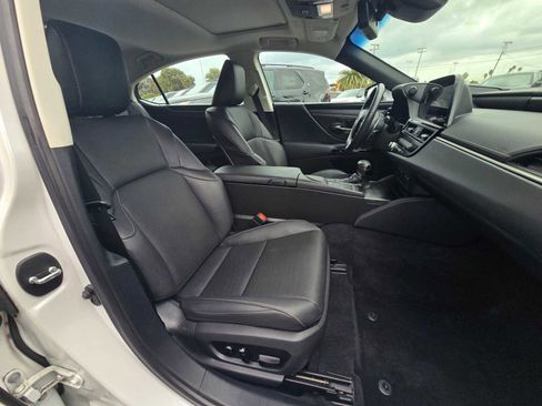 Used 2022 Lexus ES 250 w/ Premium Package image 11